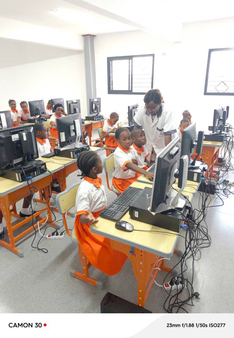 Inauguration de la salle d'informatique